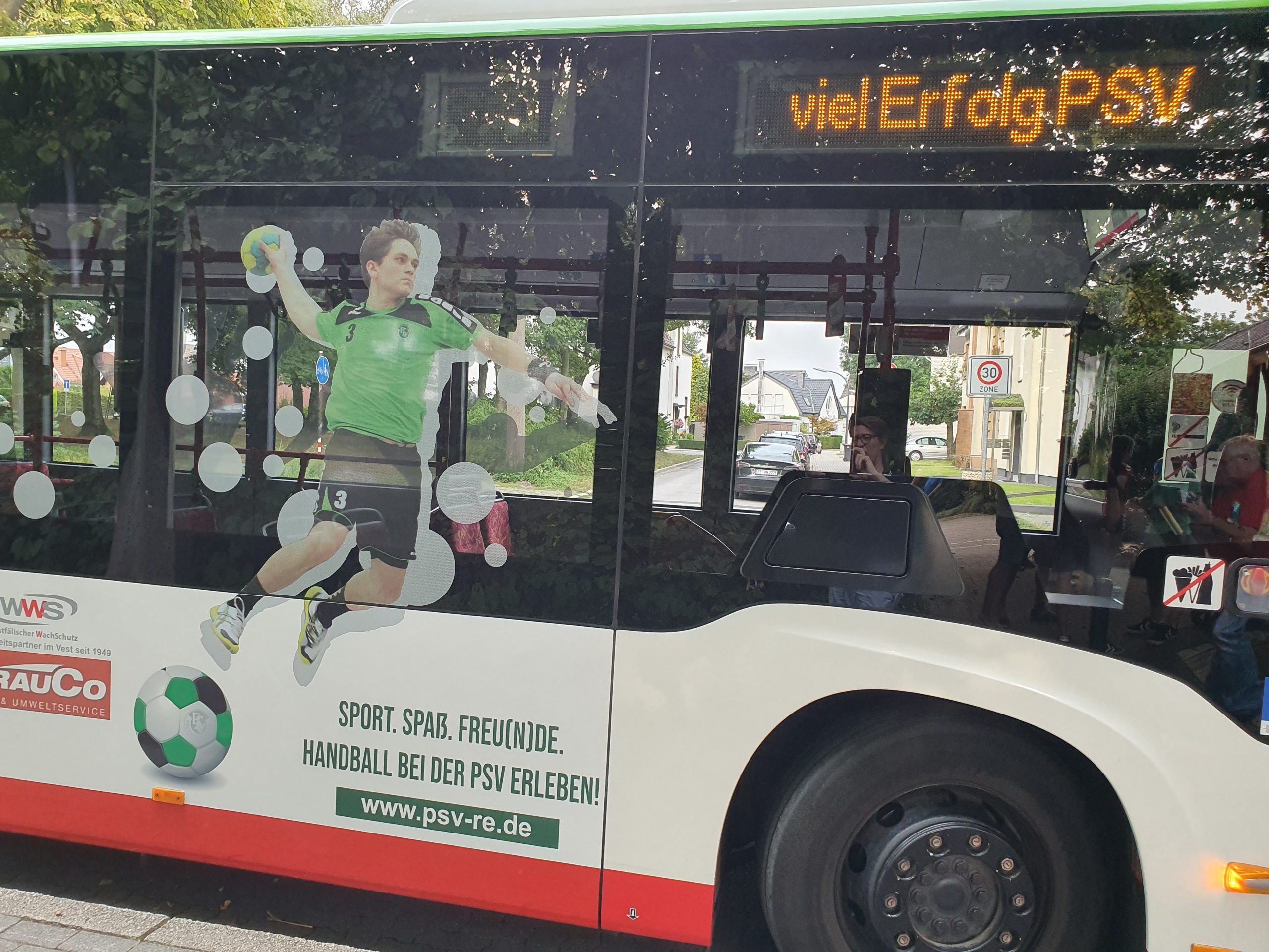 PSV Recklinghausen präsentiert innovative Buswerbung