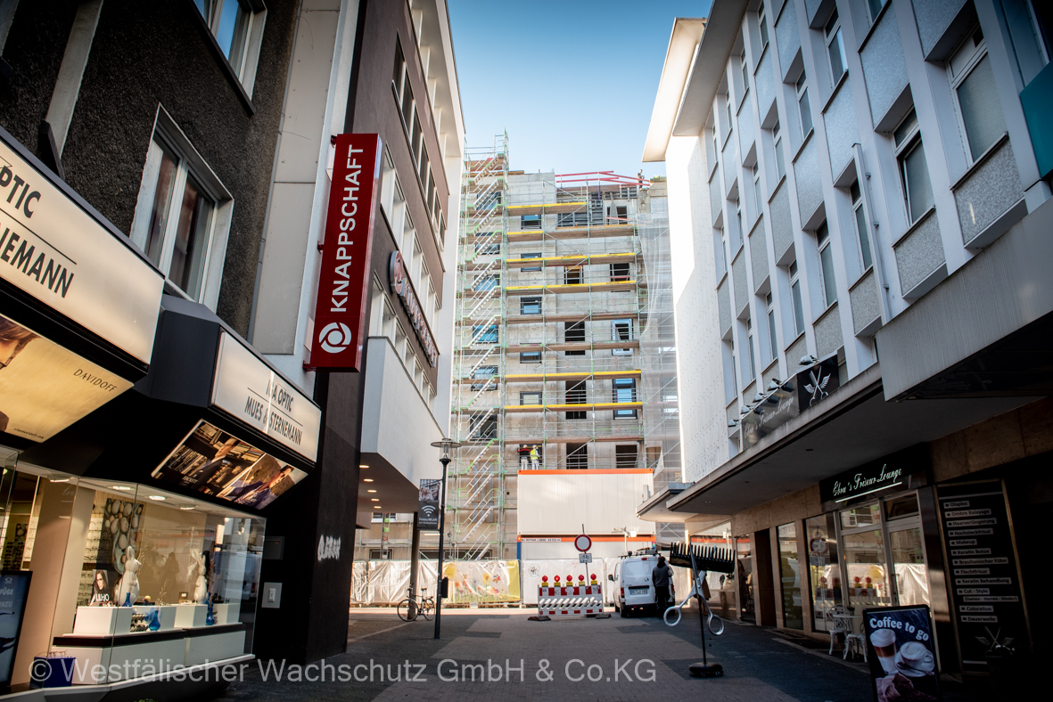 Häuser, Schlucht. baustelle