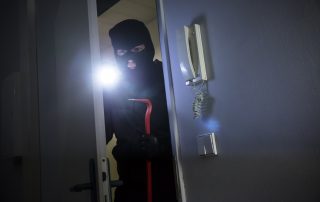Einbrecher, Taschenlampe, Haustür